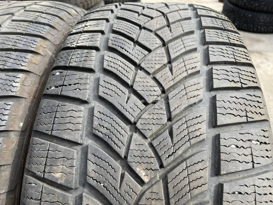 Гуми 235/55/17 GOODYEAR H102