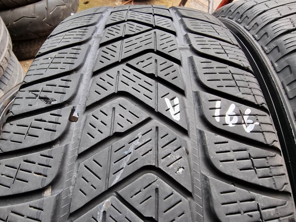 Гуми 215/65/17 Pirelli V166