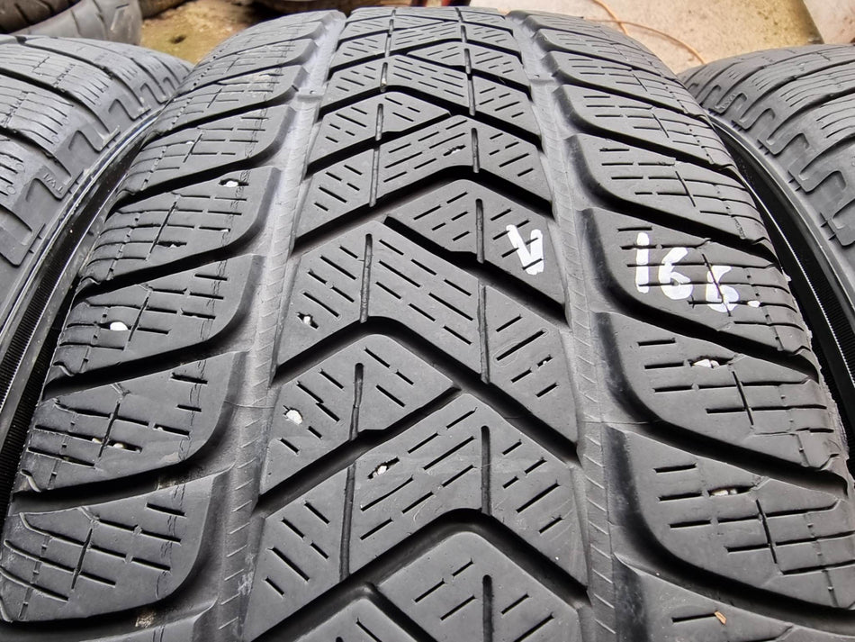Гуми 215/65/17 Pirelli V166
