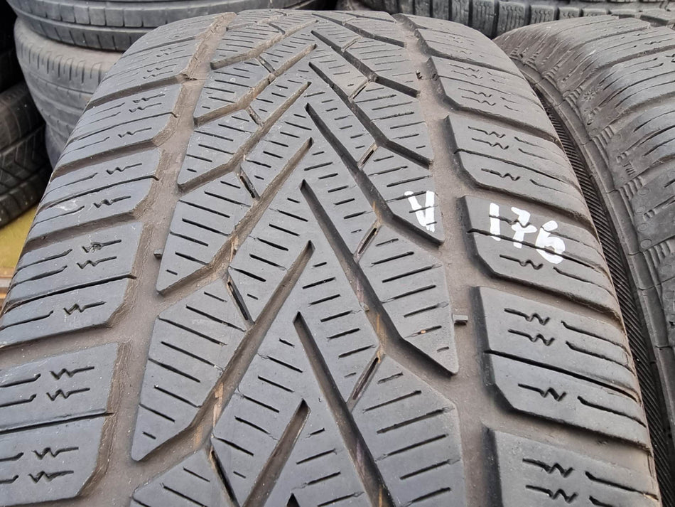 Гуми 215/60/16 Semperit V176