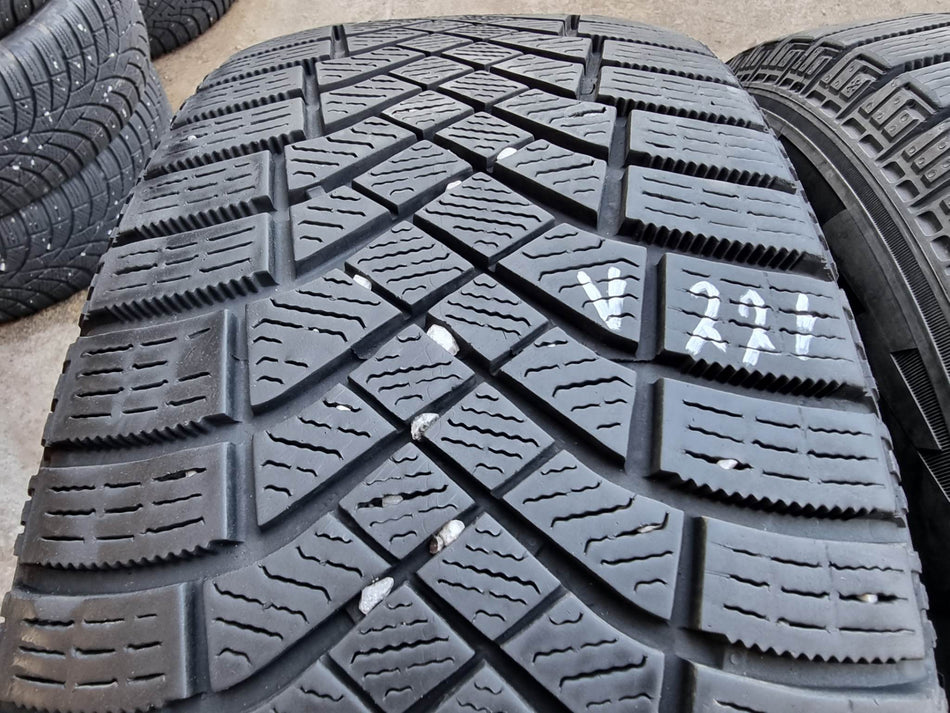 Гуми 215/60/16 Pirelli V221