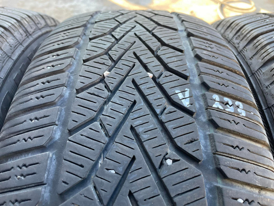 Гуми 215/60/16 Semperit V233