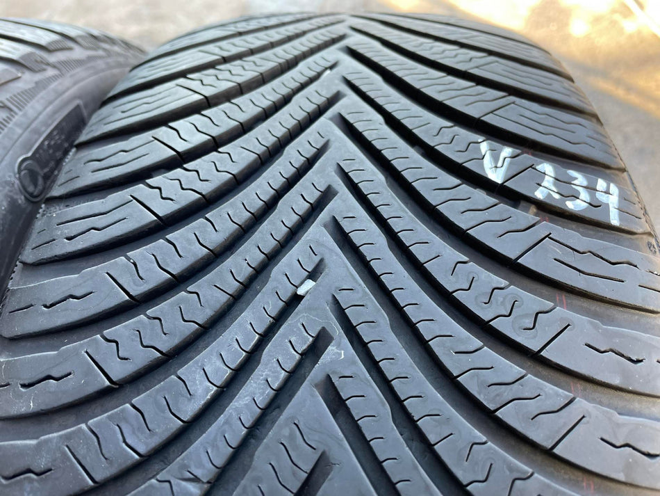 Гуми 215/45/16 Michelin V234