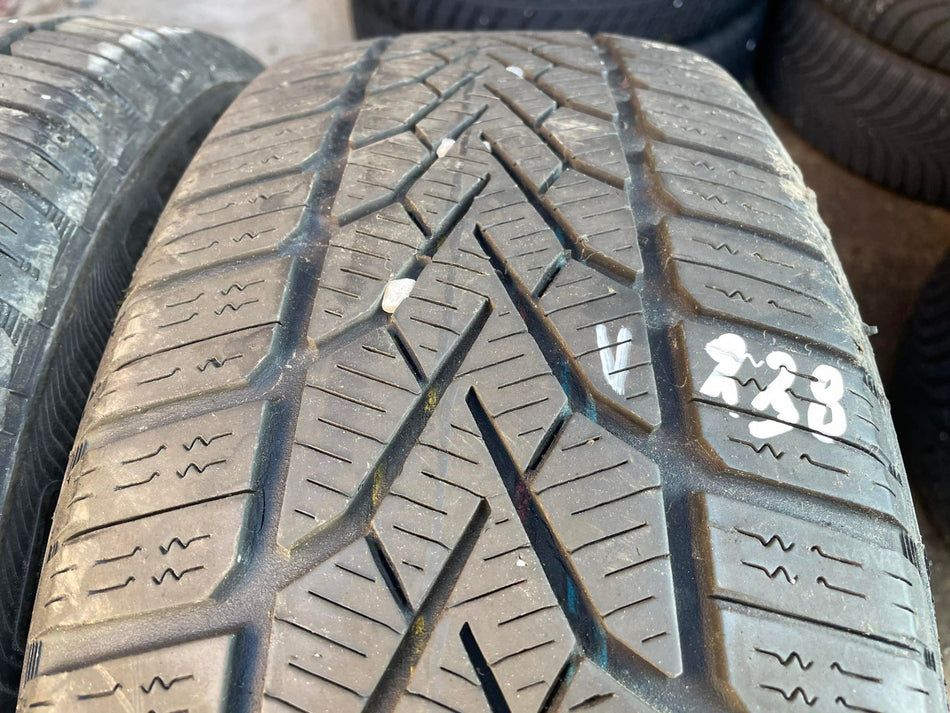 Гуми 185/60/15 Semperit V238