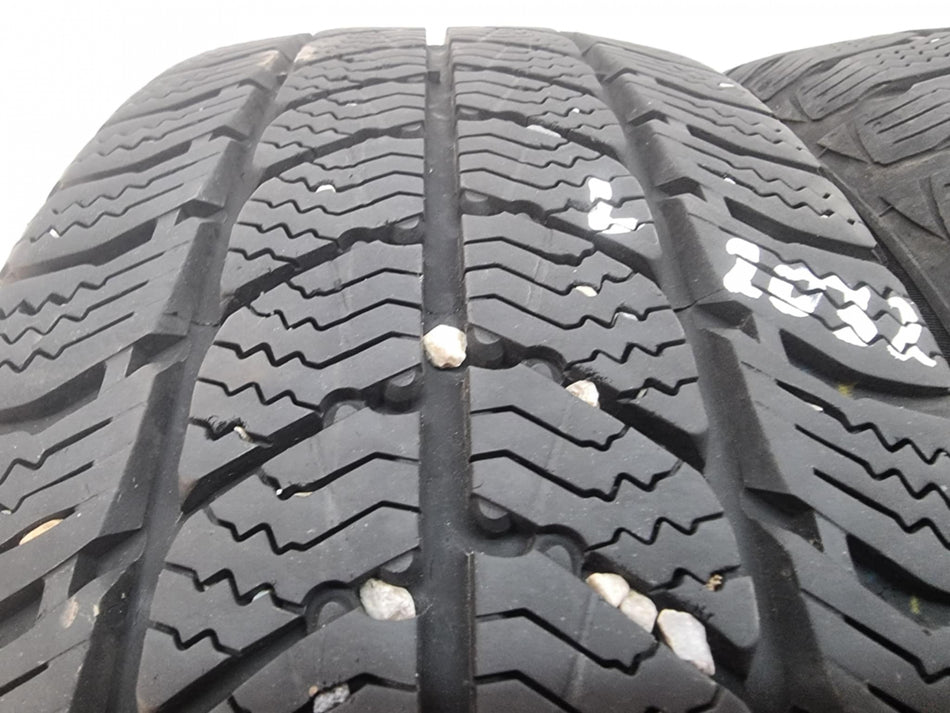 2бр зимни гуми за бус 195/60/16C UNIROYAL L02032