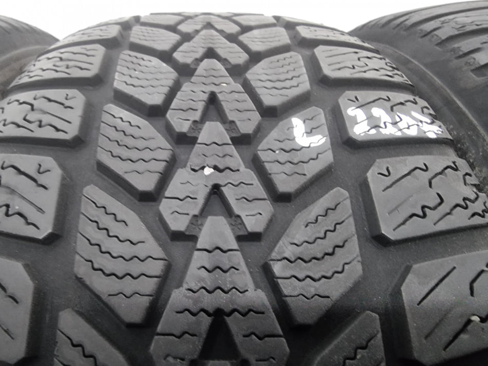 4бр зимни гуми 185/55/15 DUNLOP L02207