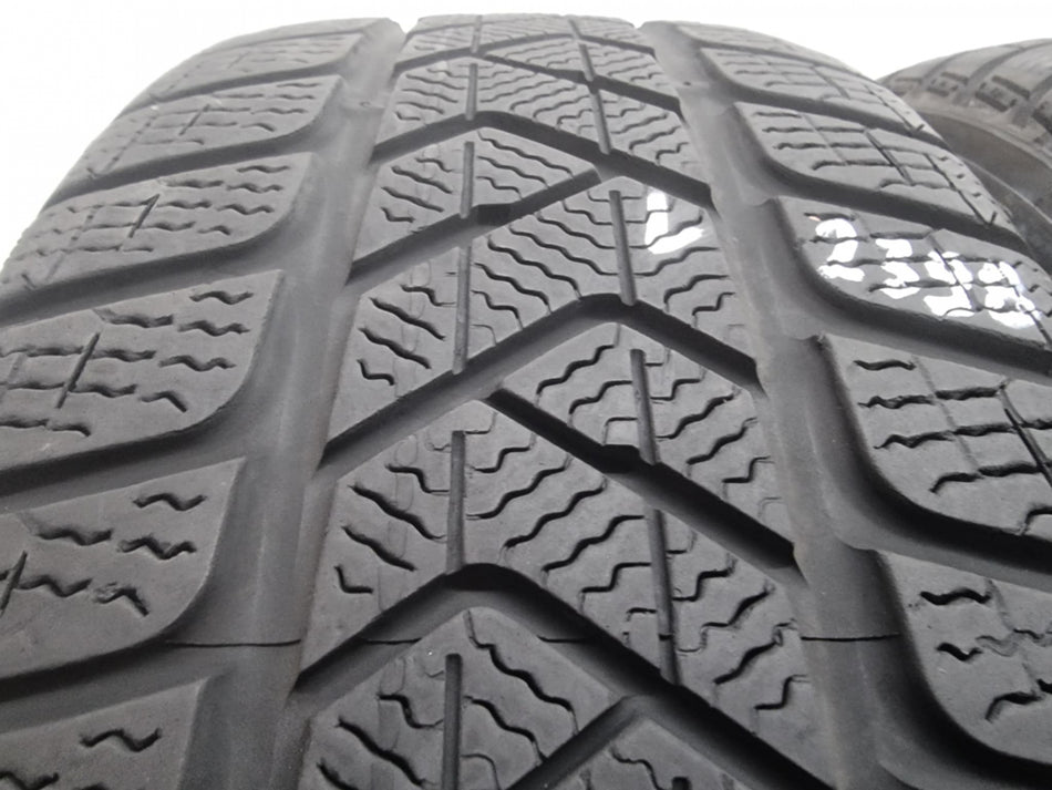 2бр зимни гуми 235/55/17 PIRELLI L02398