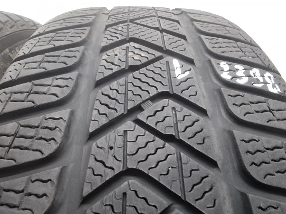 2бр зимни гуми 235/55/17 PIRELLI L02398