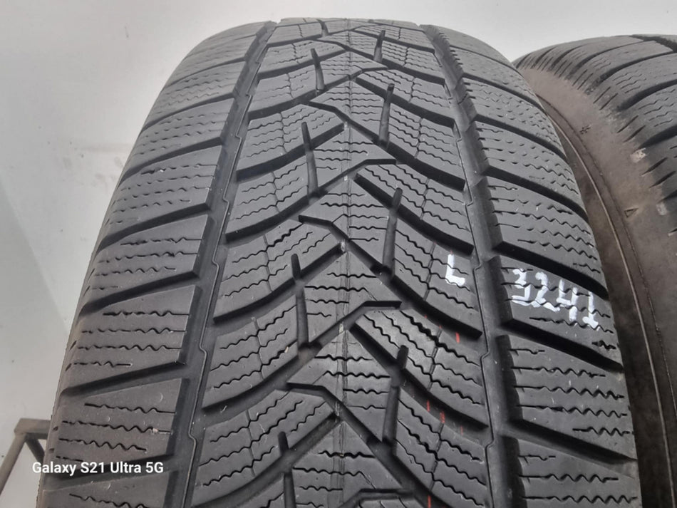 2бр зимни гуми 225/60/17 DUNLOP L03241