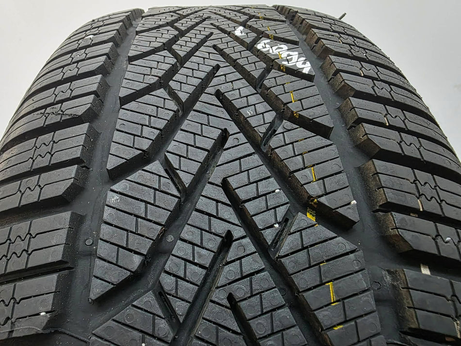1бр зимна гума 215/55/16 SEMPERIT L06094