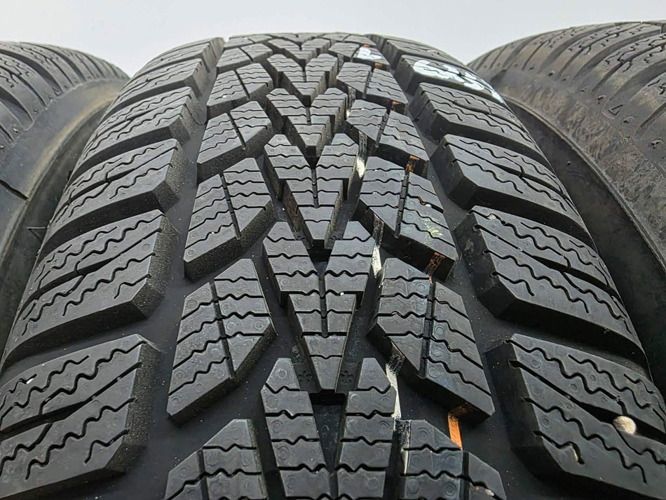 6бр зимни гуми 175/65/15 DUNLOP L06237