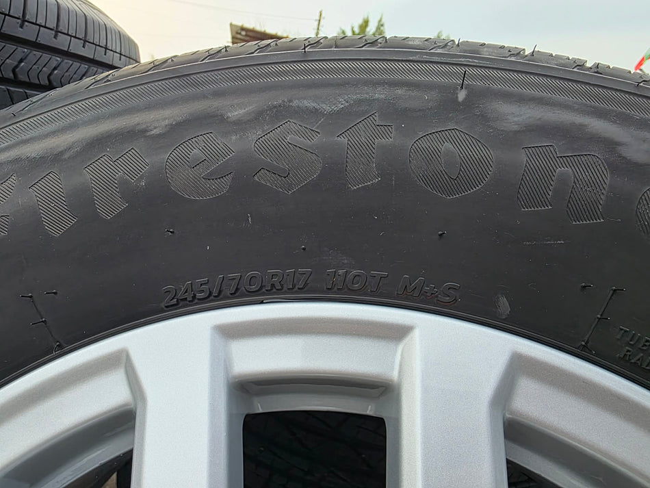 Продавам чисто нови комплекти оригинални джанти с гуми. Директен внос от Канада.