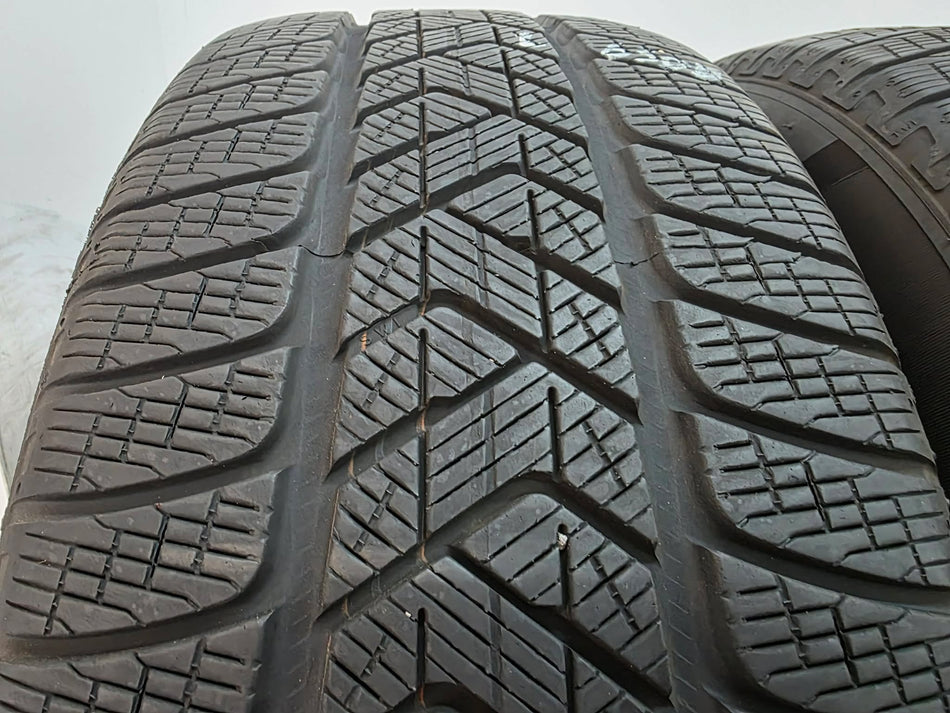 2бр зимни гуми 235/55/19 PIRELLI L06390