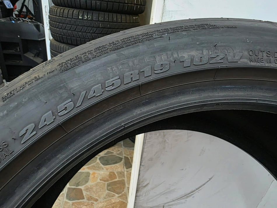 1бр летна гума 245/45/19 DUNLOP L06498