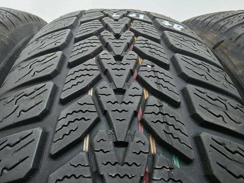 4бр зимни гуми 175/65/15 DUNLOP L06178