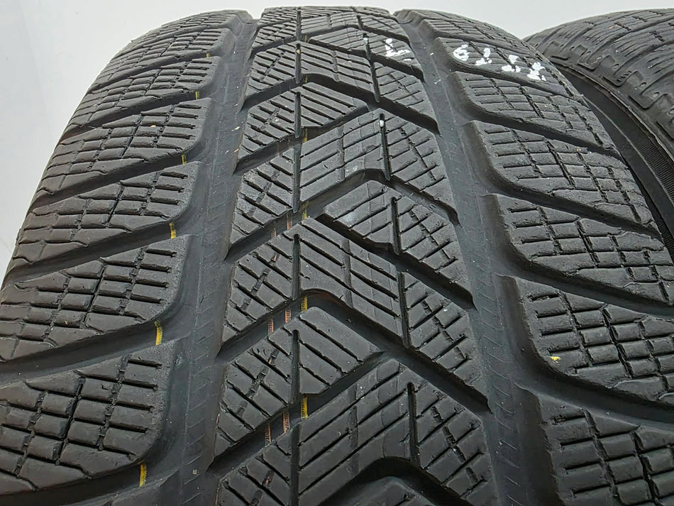 2бр зимни гуми 255/55/18 PIRELLI L06111