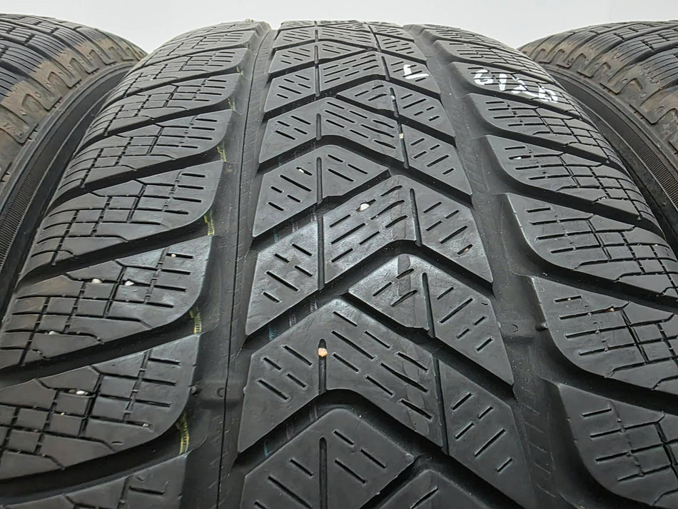 2бр зимни гуми 235/65/18 PIRELLI L06120