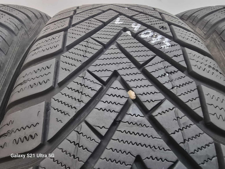 4бр зимни гуми 215/70/16 PIRELLI L04073