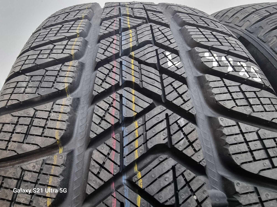 2бр зимни гуми 235/50/20 PIRELLI L04425