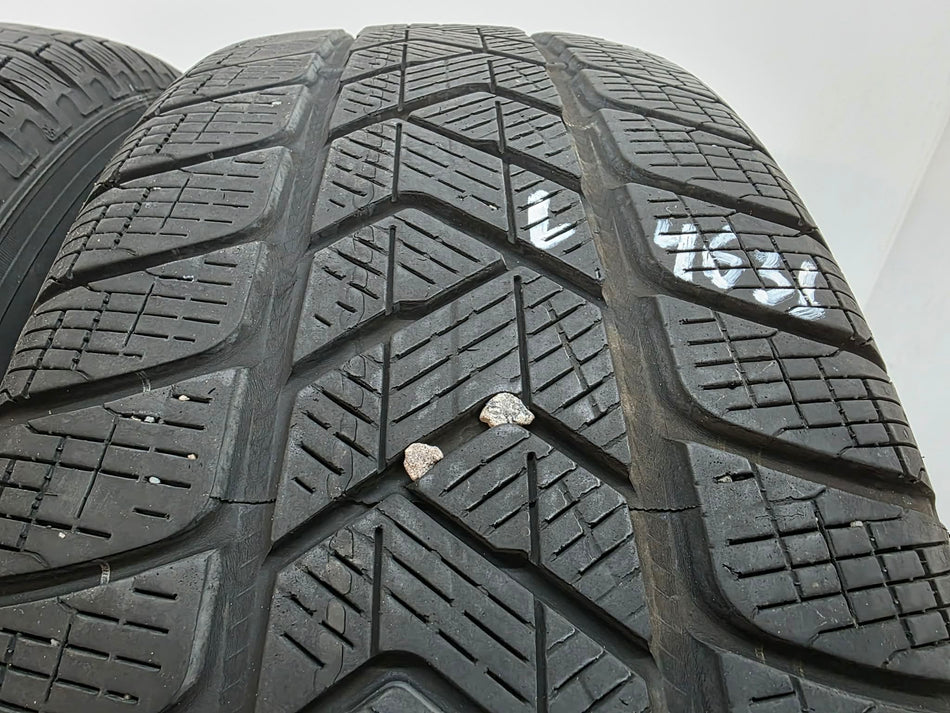 2бр зимни гуми 235/65/17 PIRELLI L04631